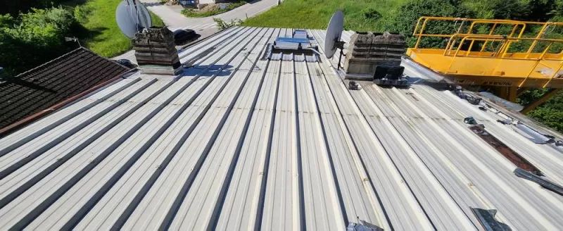 Pose de toiture bac acier, Coutras, DESJARDINS Construction Métallique