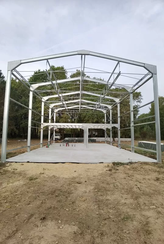 Installation charpente métallique, Coutras, DESJARDINS Construction Métallique