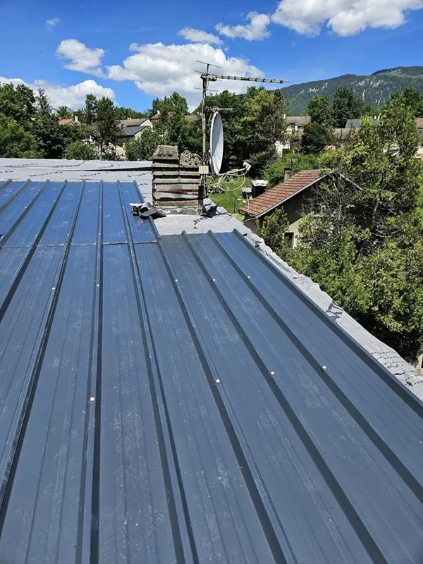 Pose de toiture bac acier, Coutras, DESJARDINS Construction Métallique