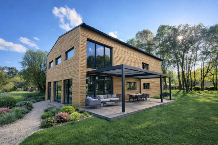 Maison à ossature métallique et bardage en bois composite , proximité de Coutras, DESJARDINS Construction Métallique
